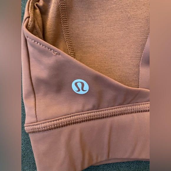 Lululemon Strong at Heart Bra - Size 4 - Picture 9 of 14